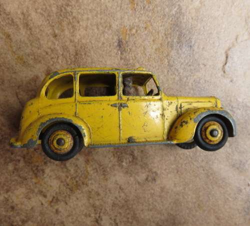 DINKY TOYS H 40 AUSTIN TAXI WITH DRIVER