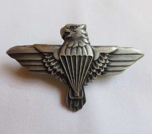 44 PARACHUTE BRIGADE GREY METAL BERET BADGE-APPROVED 1984- 2 PINS