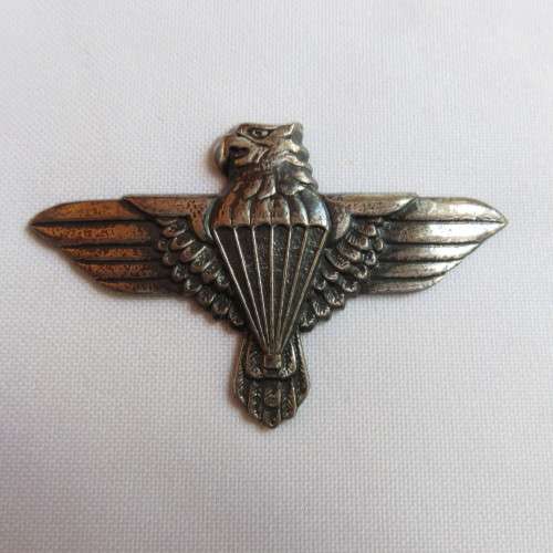 44 PARACHUTE BRIGADE CHROMED METAL BERET BADGE-APPROVED 1984-NO PINS