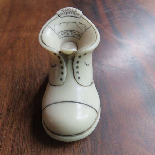 TABLE MOUNTAIN CAPE TOWN SHOE-HEIGHT 32 MM-MEASURES 57X28MM-WELL KNOWN ARTIST NOW DECEASED