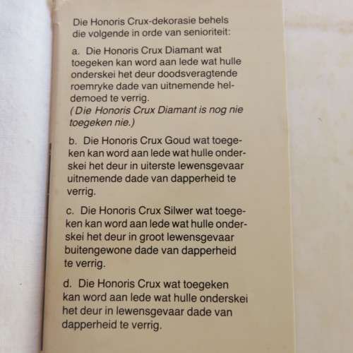 HONORIS CRUX BY AT VAN WYK-1ST EDITION PUBLISHED 1982-HARDCOVER WITH DUSTCOVER -120 PAGES-CONDITION