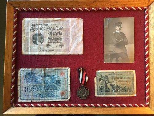 WW1 GERMAN MOUNTED FRAME-GERMAN CROSS OF HONOUR FOR COMBATANTS-3 NOTES & PHOTO FROM THE PERIOD