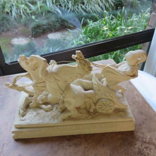 INCREDIBLE OXYLITE FIGURINE OF ROMAN SOLDIER-BASE MEASURES 27X15CM-HEIGHT 20.5CM