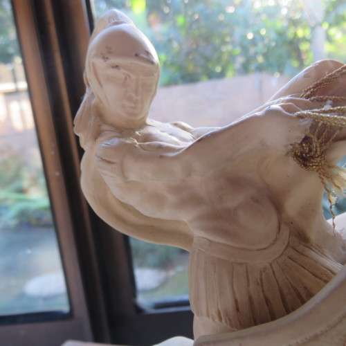 INCREDIBLE OXYLITE FIGURINE OF ROMAN SOLDIER-BASE MEASURES 27X15CM-HEIGHT 20.5CM