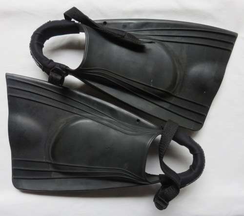 IFIN BODY BOARD FLIPPERS-SIZE ML 9-10/43-44-USED BUT GOOD CONDITION