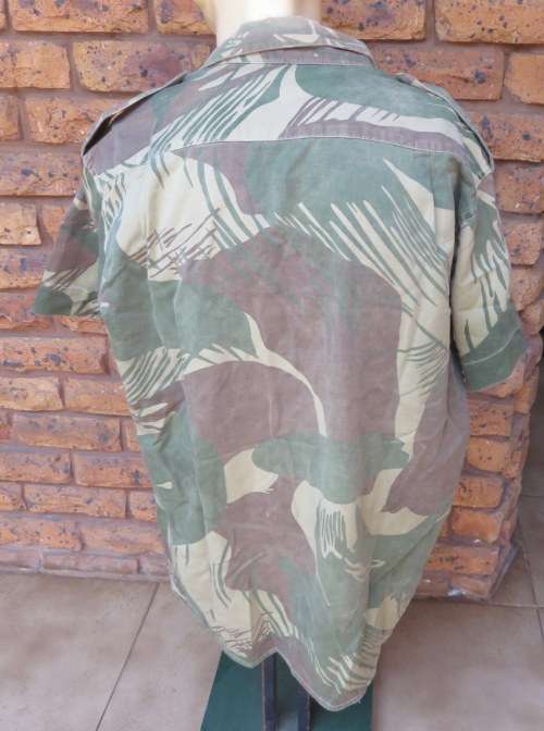 RHODESIAN CAMO SHORT SLEEVE SHIRT-EXTRA LARGE MEASURES 63 CM ARMPIT TO ARMPIT-USED WITH SOME DAMAGE