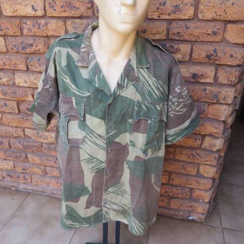 RHODESIAN CAMO SHORT SLEEVE SHIRT-EXTRA LARGE MEASURES 63 CM ARMPIT TO ARMPIT-USED WITH SOME DAMAGE