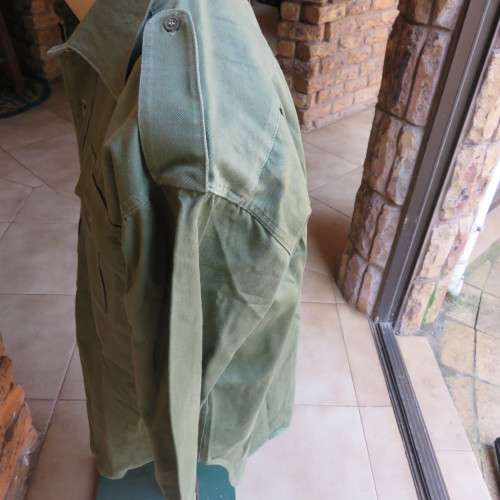 RHODESIAN OLIVE GREENS LONG SLEEVE SHIRT-SIZE EXTRA LARGE-MEASURES 60CM ARMPIT TO ARMPIT-VERY GOOD C