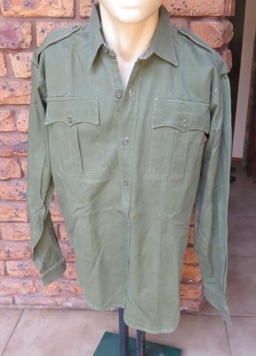 RHODESIAN OLIVE GREENS LONG SLEEVE SHIRT-SIZE EXTRA LARGE-MEASURES 60CM ARMPIT TO ARMPIT-VERY GOOD C