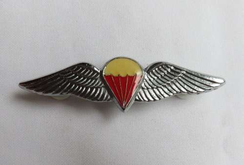 SA PARACHUTE FREEFALL MESS DRESS CHROMED & LUCITE COVERED ENAMELED WING-WORN FROM 1970'S- 2PINS