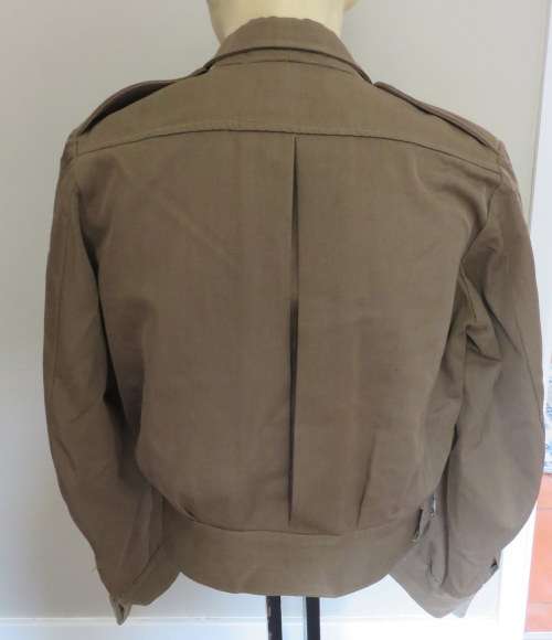 ORIGINAL MILITARY ISSUE BUNNY JACKET WITH MILITARY AND PURE WOOL LABELS-SIZE MEDIUM-MEASURES 50CM AR
