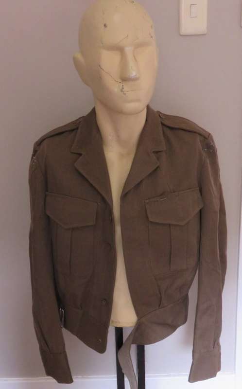 ORIGINAL MILITARY ISSUE BUNNY JACKET WITH MILITARY AND PURE WOOL LABELS-SIZE MEDIUM-MEASURES 50CM AR