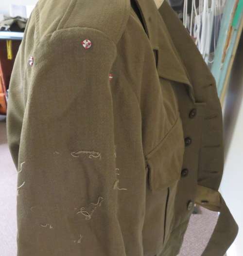 ORIGINAL MILITARY ISSUE BUNNY JACKET WITH MILITARY & PURE WOOL LABELS-SIZE MEDIUM-MEASURES 54CM ARMP