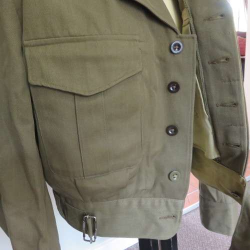 ORIGINAL MILITARY ISSUE BUNNY JACKET WITH MILITARY & PURE WOOL LABELS-SIZE MEDIUM-MEASURES 54CM ARMP