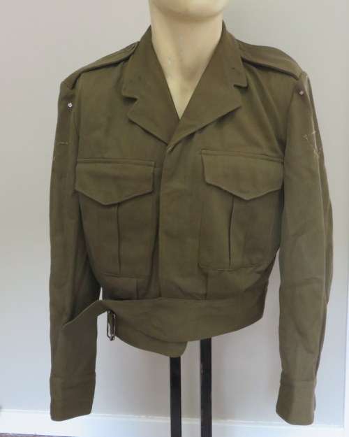 ORIGINAL MILITARY ISSUE BUNNY JACKET WITH MILITARY & PURE WOOL LABELS-SIZE MEDIUM-MEASURES 54CM ARMP
