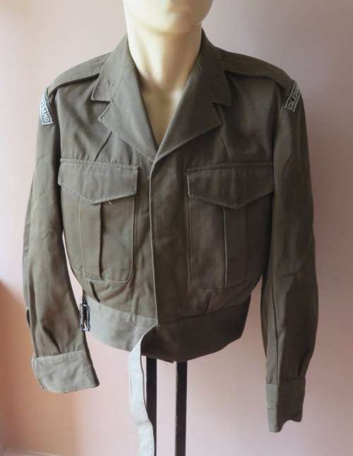 ORIGINAL MILITARY ISSUE BUNNY JACKET WITH MILITARY AND PURE WOOL LABELS-SIZE  MEDIUM-MEASURES 55CM A