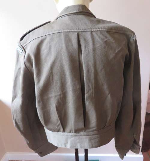 ORIGINAL MILITARY ISSUE BUNNY JACKET-MILITARY LABEL AS WELL AS PURE WOOL LABEL-SIZE MEDIUM-MEASURES