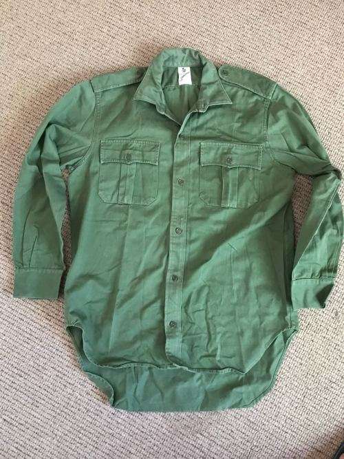 RHODESIAN OLIVE GREEN,LONG SLEEVE SHIRT-LABELLED,STATESMAN-SIZE LARGE-MEASURES 57CM ARMPIT TO ARMPIT