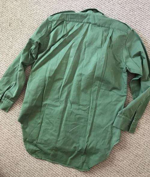 RHODESIAN OLIVE GREEN,LONG SLEEVE SHIRT-LABELLED,STATESMAN-SIZE LARGE-MEASURES 57CM ARMPIT TO ARMPIT