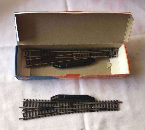 N-GUAGE 1 PAIR 2452L AND 2453R