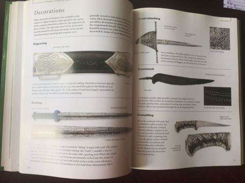 THE WORLD ENCYCLOPEDIA OF KNIVES,DAGGERS & BAYONETS-PUBLISHED 2009-256 PAGES-CONDITION GOOD