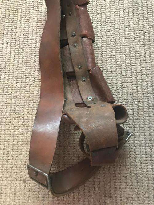 WW1 .303 PATTERN 1903 BANDOLIER STAMPED BELTIC LEATHER GOODS & DATED 1918
