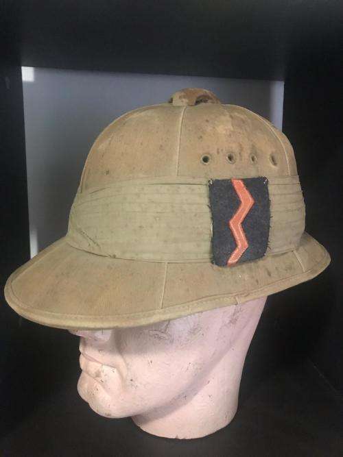 SA WW2 PITH HELMET-PLEASE NOTE BOTH SIDES HAVE THE ORIGINAL CLOTH ARTILLERY BADGES