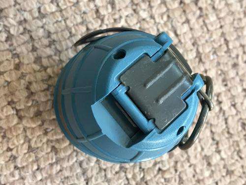 ITALIAN OD 82/SE HAND GRENADE 1980-2000-CONTROLLED FRAGMENTATION,SAFETY DISTANCE IS 20M-INERT-DISPLA