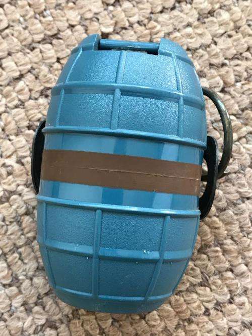 ITALIAN OD 82/SE HAND GRENADE 1980-2000-CONTROLLED FRAGMENTATION,SAFETY DISTANCE IS 20M-INERT-DISPLA