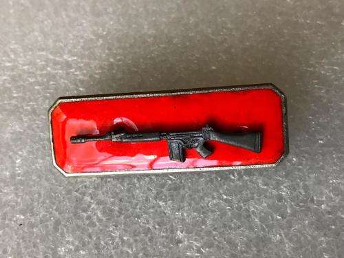 SA ARMY MARKSMAN QUALIFICATION BADGE- 2 PIECE WITH ENAMEL BACKING- 2 PINS