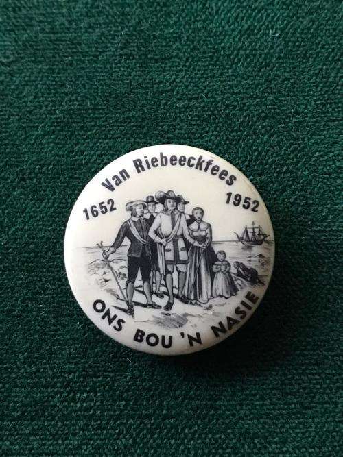 VAN RIEBEECKFEES 1652-1952 LAPEL PIN