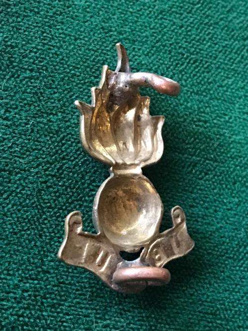 SA ARTILLERY MESS DRESS COLLAR BADGE- 2 LUGS-MEASURES 23 MM