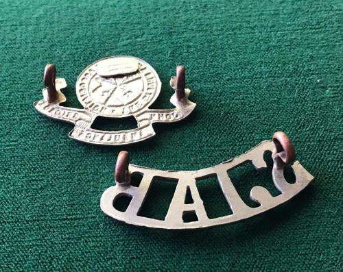 St Johns Ambulance Collar Badge & Title - Lugs Complete