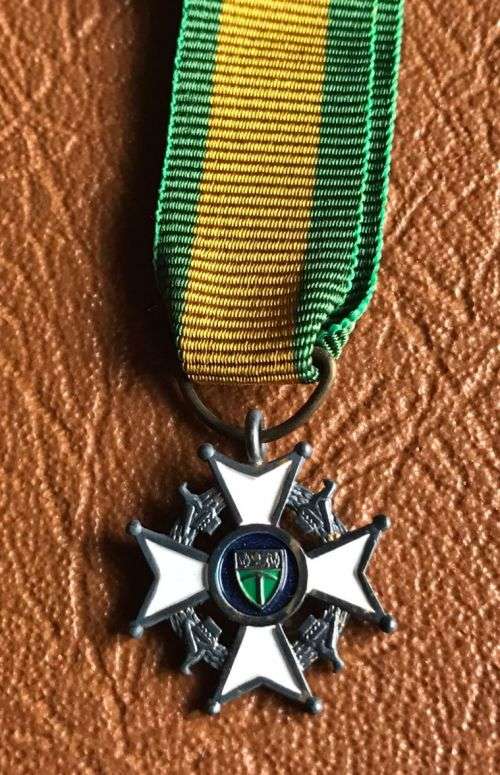MINIATURE RHODESIA OFFICER OF THE LEGION OF MERIT MEDAL (O.L.M.)