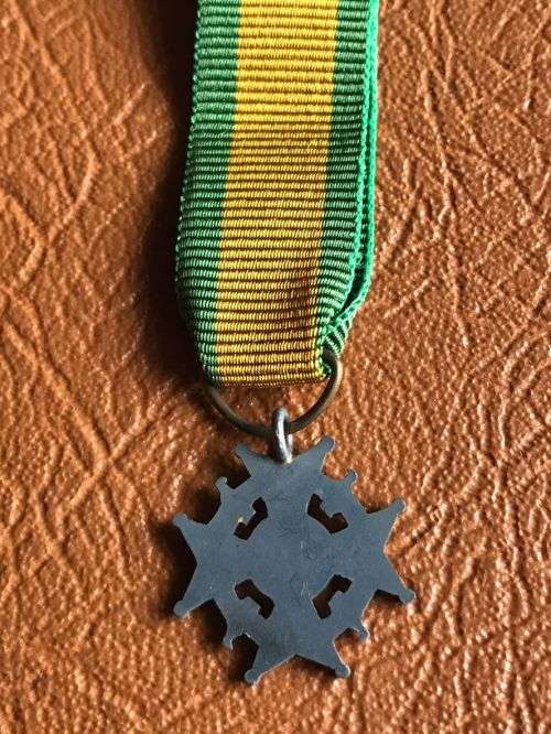 MINIATURE RHODESIA OFFICER OF THE LEGION OF MERIT MEDAL (O.L.M.)
