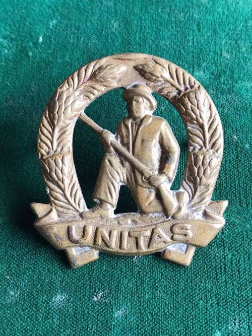 COMMANDOS BRASS CAP BADGE-WORN 1963-1970`S- 2 LUGS