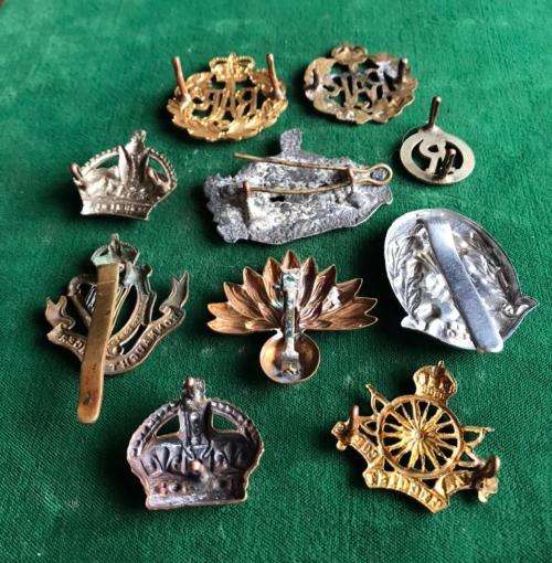 MIXED LOT OF 10 BRITISH BADGES AND CROWN RANKS-SOLD TOGETHER