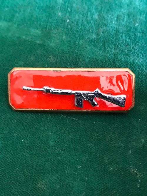 SA ARMY SHARPSHOOTER QUALIFICATION BREAST BADGE-ENAMEL BACKING- 2 PINS