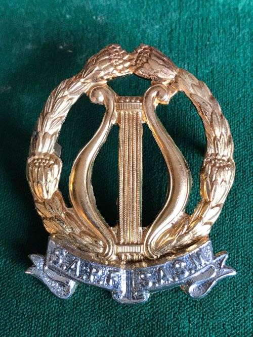 SA ARMY BAND-CAP BADGE-WORN FROM 1935- 2 LUGS