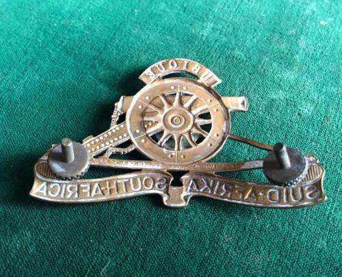 WITWATERSRAND UNIVERSITY REGT. GILDING METAL CAP BADGE-WORN 1962-1970- 2X SCREW LUGS