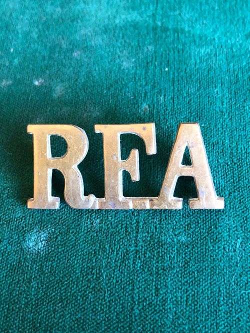 SHOULDER TITLE (SERVICE DRESS) ROYAL FIELD ARTILLERY -WW1- 2 LUGS