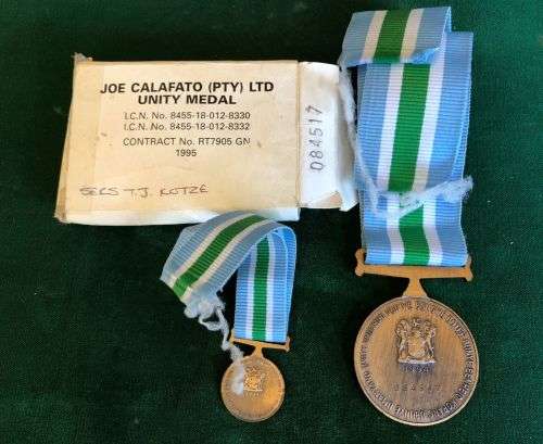 FULL SIZE UNITAS MEDAL WITH MINIATURE- BOXED AND NUMBERED