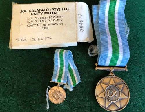 FULL SIZE UNITAS MEDAL WITH MINIATURE- BOXED AND NUMBERED