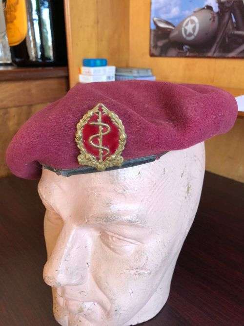SA MEDICAL CORPS BERET WITH GILDING METAL AND ENAMEL CAP BADGE-WORN FROM 1959-1979