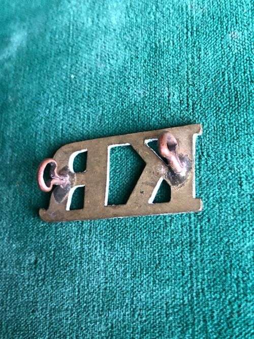KAFFRARIAN RIFLES BRASS SHOULDER TITLE TILL 1913- 2 LUGS