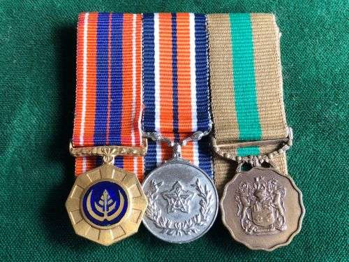 MINIATURE SADF MOUNTED GROUP OF MEDALS