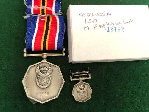 SANDF FULL SIZE AND MINIATURE CAMPAIGN AWARD