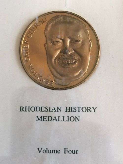 RHODESIA HISTORY BRONZE MEDALLION VOLUME 4-SENATOR CHIEF CHIRAU-SIZE 42MM-GILDED BRONZE -MASS 33,9GR