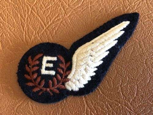 ROYAL AIR FORCE ENGINEER AIRCREW BREVET BADGE- PADDED