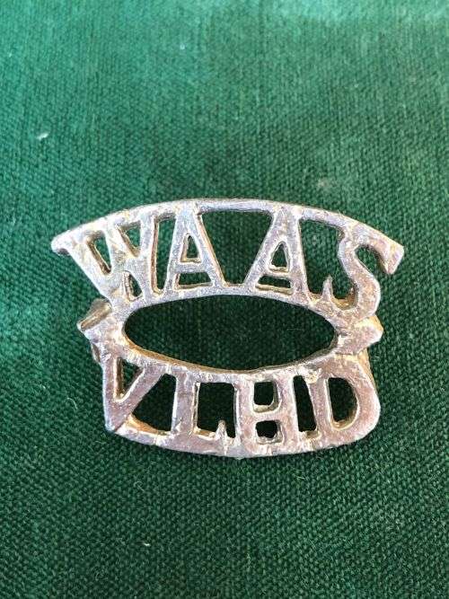 WOMEN`S ARMY AUXILUARY SERVICES TITLE-WORN 1940-45-CASTING- 2 LUGS
